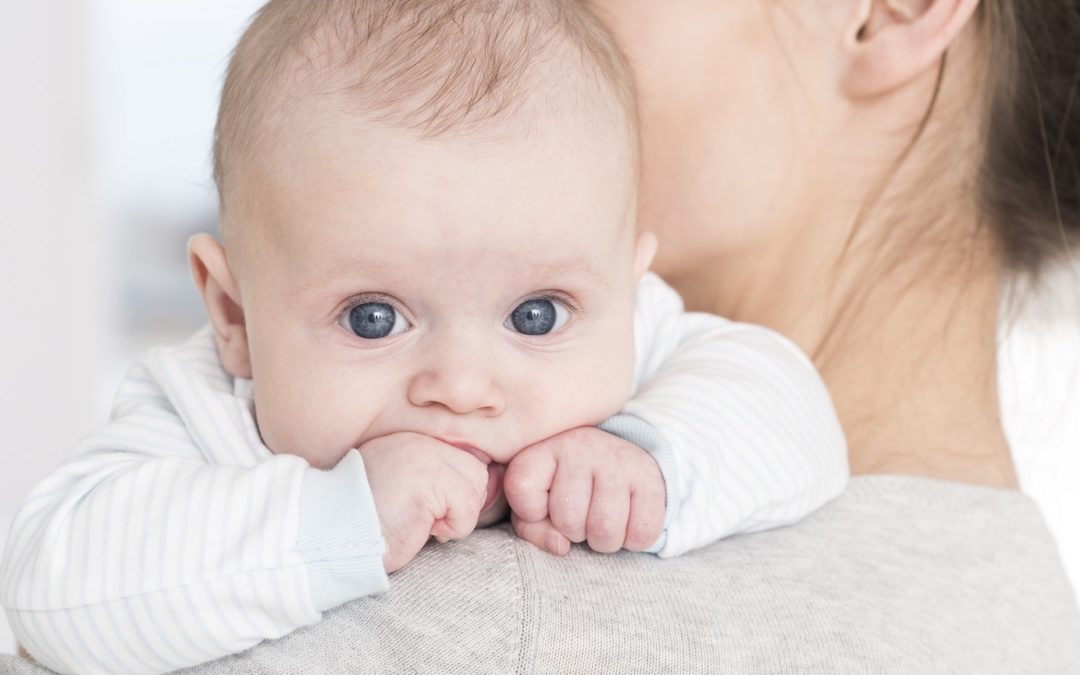 Non-Verbal Cues Your Baby is Hungry (what to look for and how baby signing fits in)